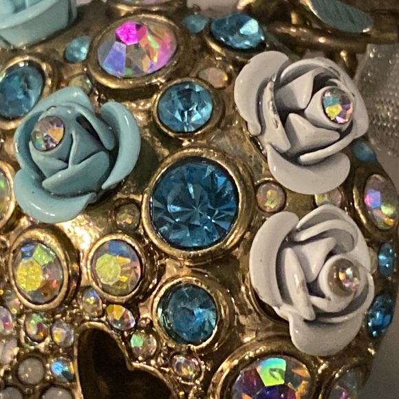 BETSEY JOHNSON - 💀necklace w rhinestones & roses, gold tone chain w ribbon - Picture 11 of 16